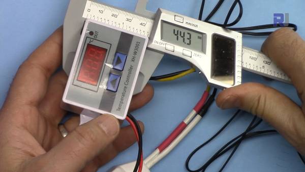 XH-W3001 AC digital Thermostat: width